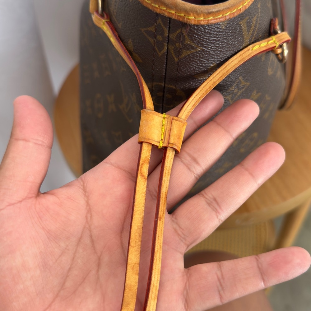 Louis Vuitton Brown Monogram Tote with Tan Trim - Picture 8 of 9